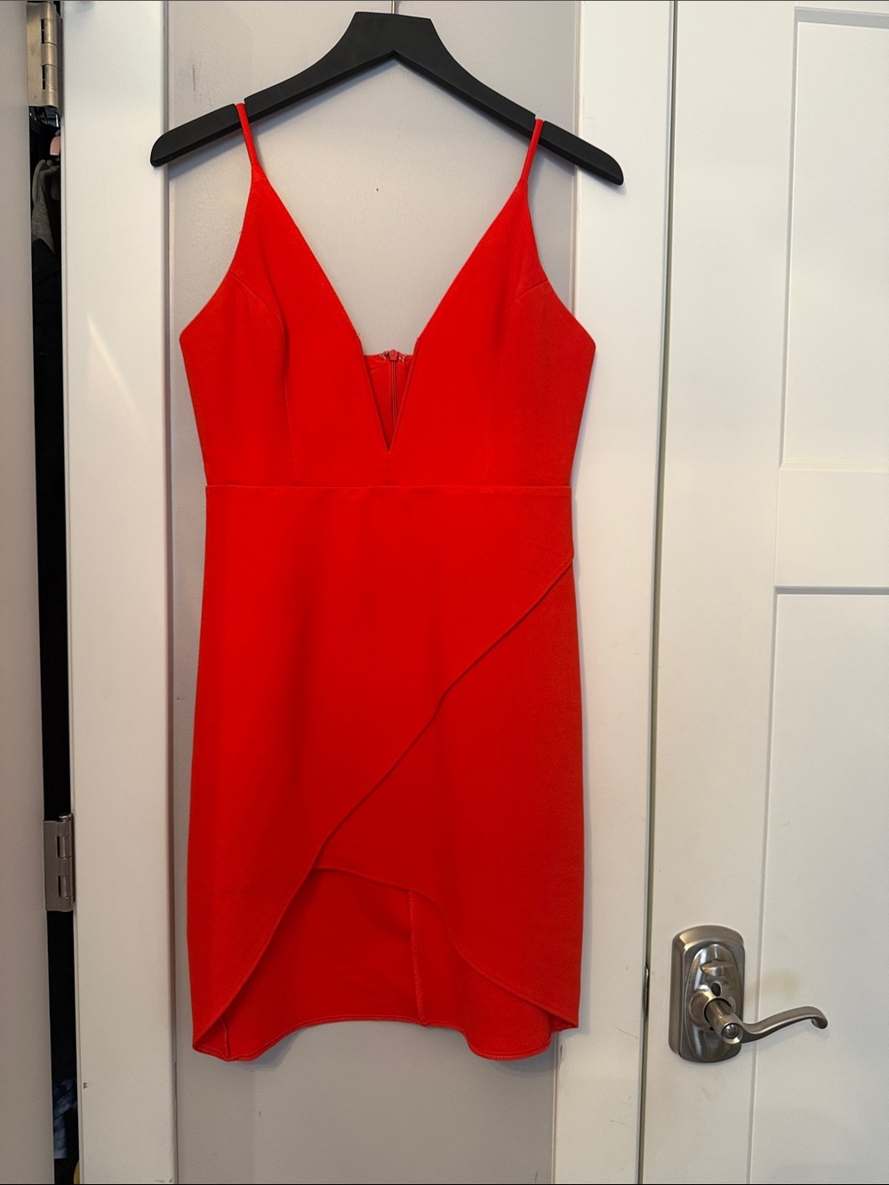 LULUS MED Worn once. Barely. Coral/red V-Neck Spaghetti Strap Dress